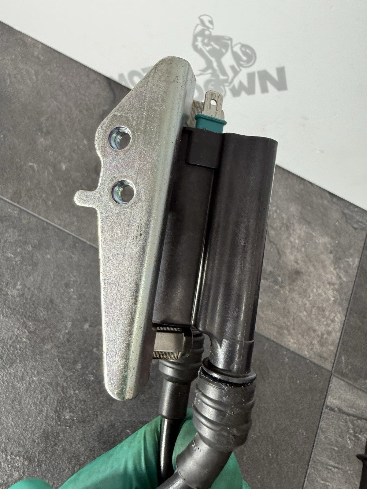 9eb20764-5f33-4747-9609-44b9c3b0cee1