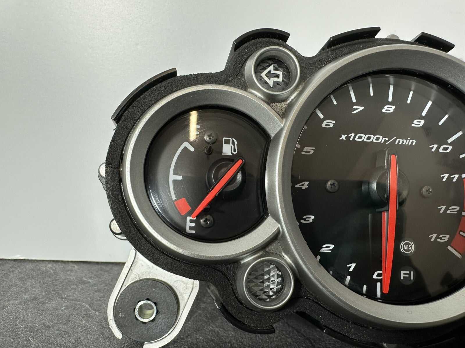 Suzuki GSXR 1300 2016 HAYABUSA Speedo Clocks Speedometer Dash 18408 Miles OEM