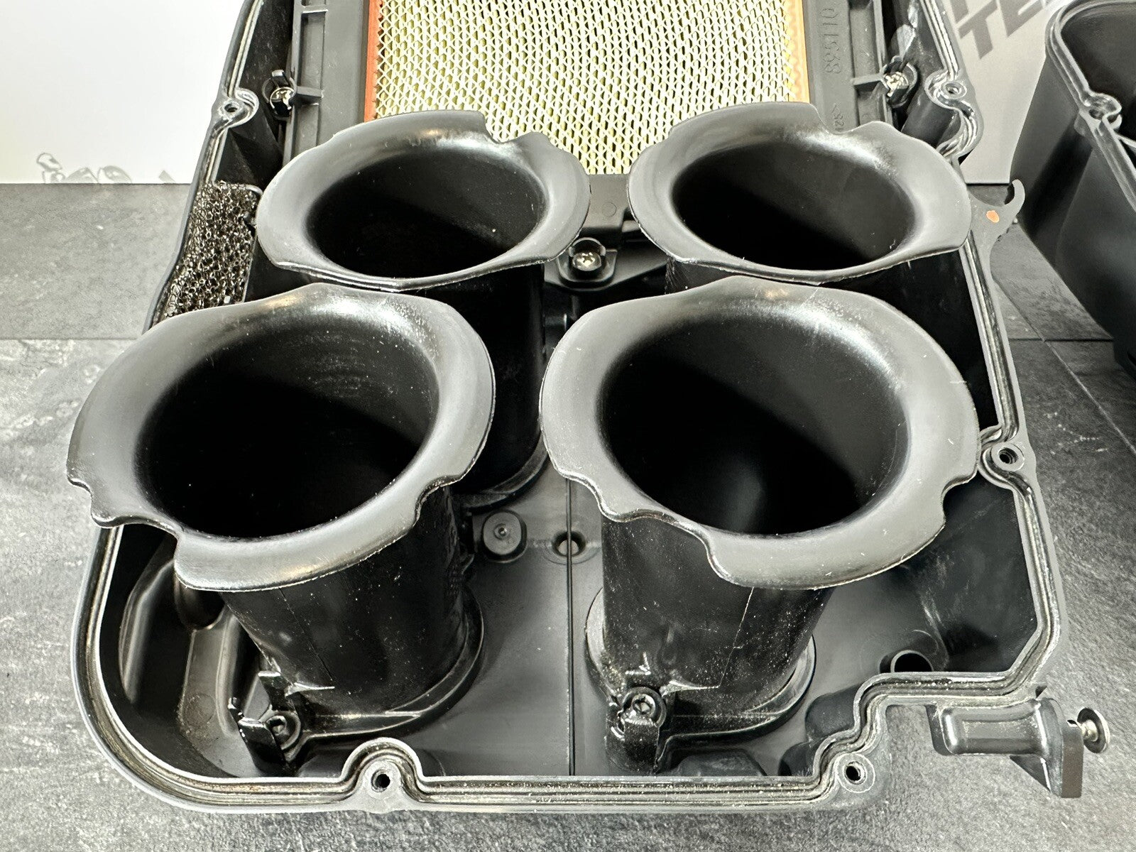 Aprilia Tuono V4 1100 2021 Airbox Air Filter Housing 6606 Miles 2022-2024 OEM