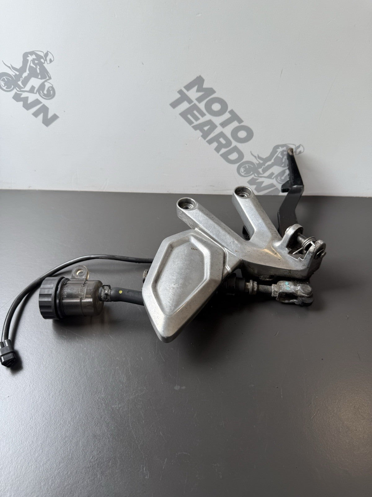 Triumph Trident 660 Right Rearset Footrest Mastercylinder BENT PEDAL 2021-24