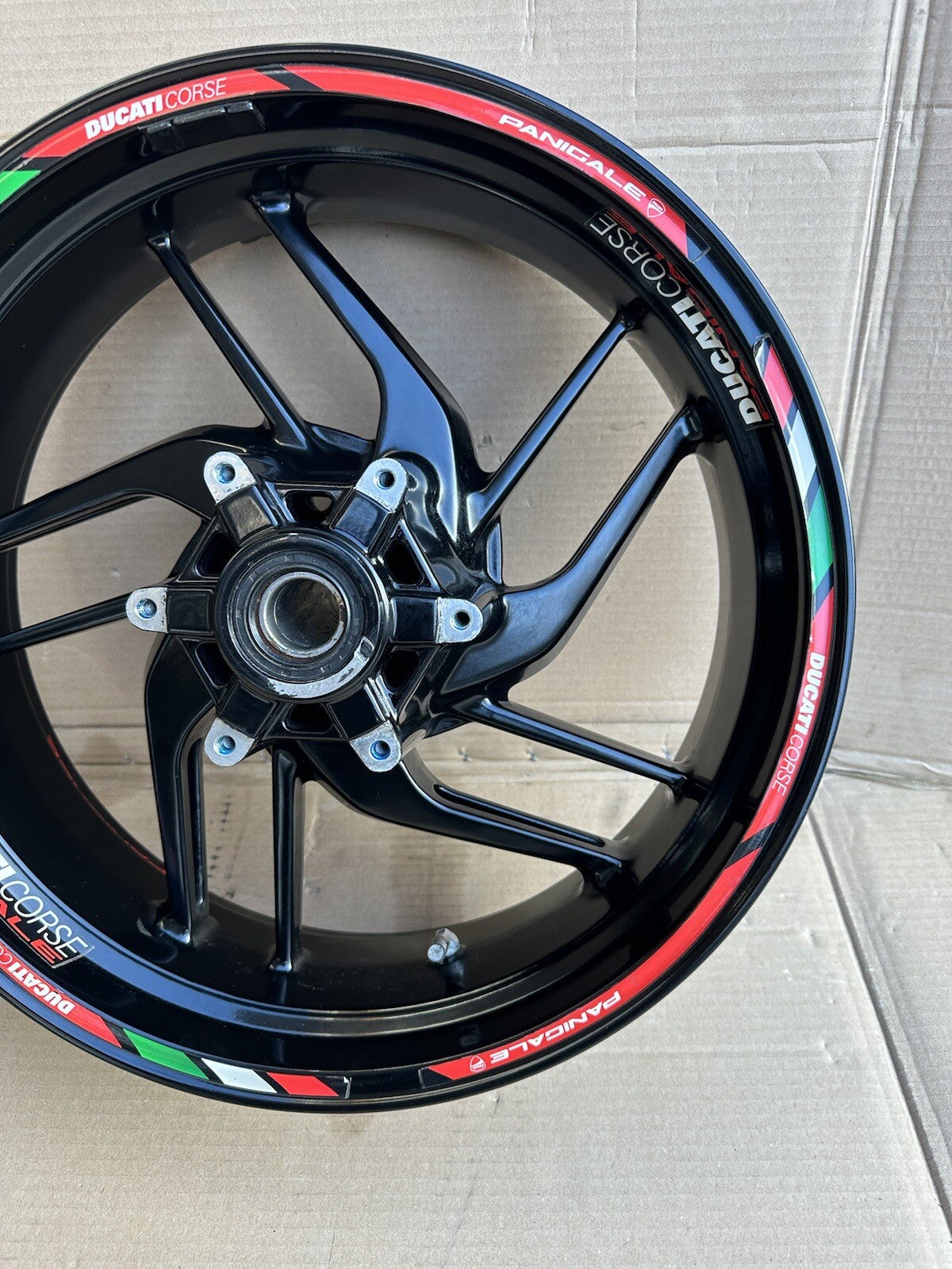 Ducati 959 Panigale rear wheel black Rear Wheel 959 Rear Wheel READ DESCRIPTION