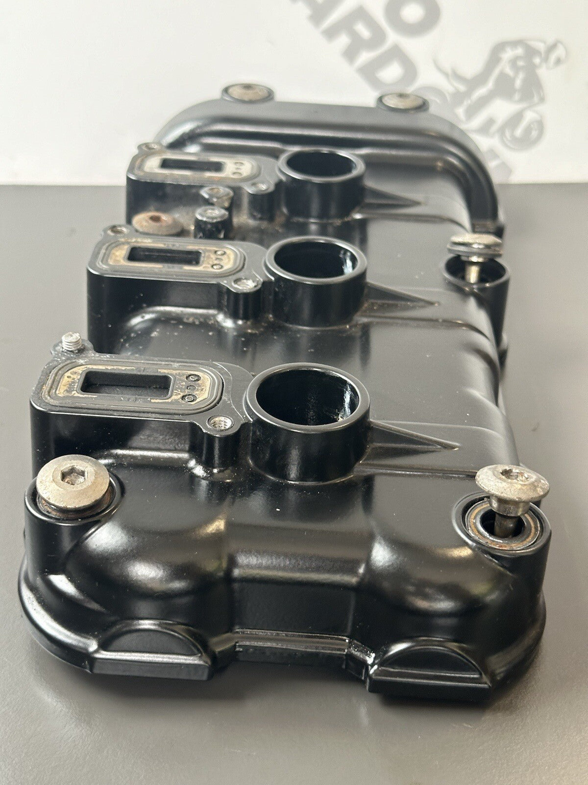 Speed Triple 1050 Engine Rocker Cam Cover Genuine Triumph 2011-2015 DESCRIPTION