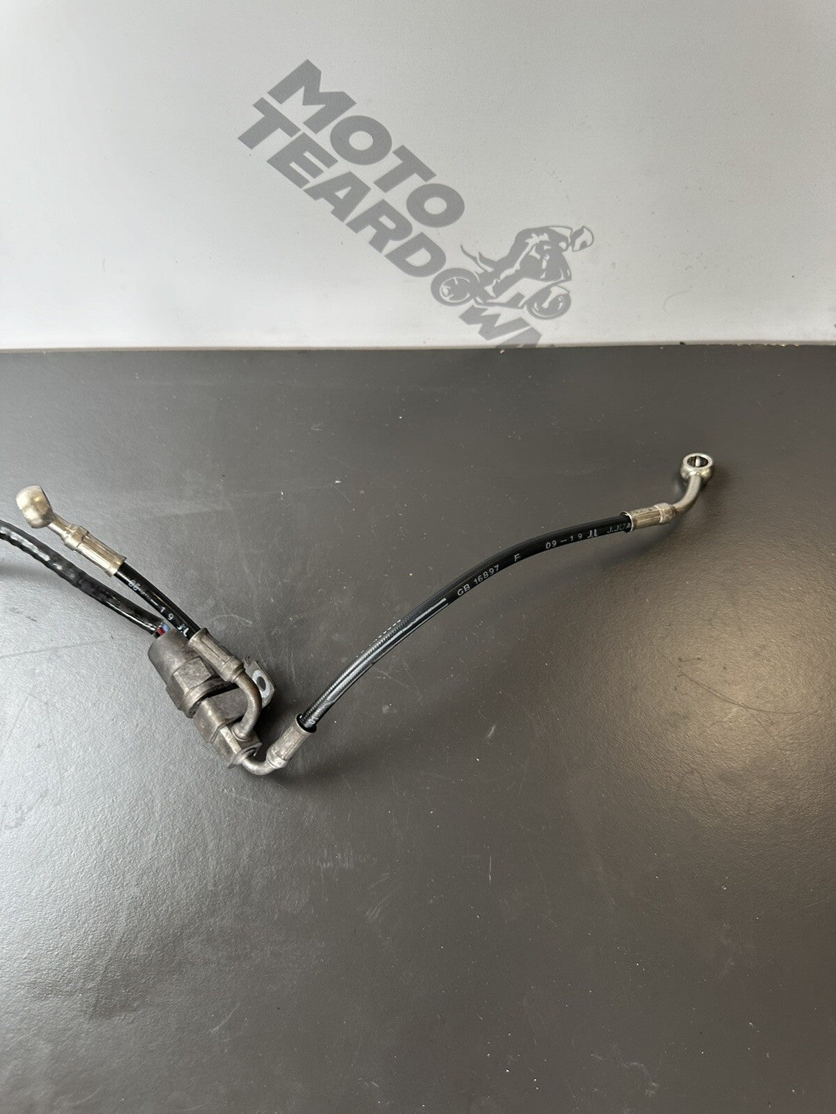 Triumph Speed Triple RS 1050 rear ABS valve and pipework T2026075 OEM 14,558 Mil