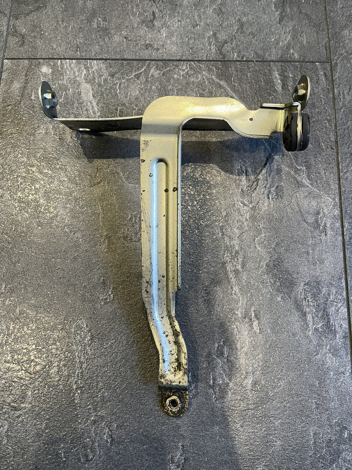 Suzuki GSXR 1000 R 2019 Radiator Oil Cooler Mount Bracket 2017-22 WG69 OEM