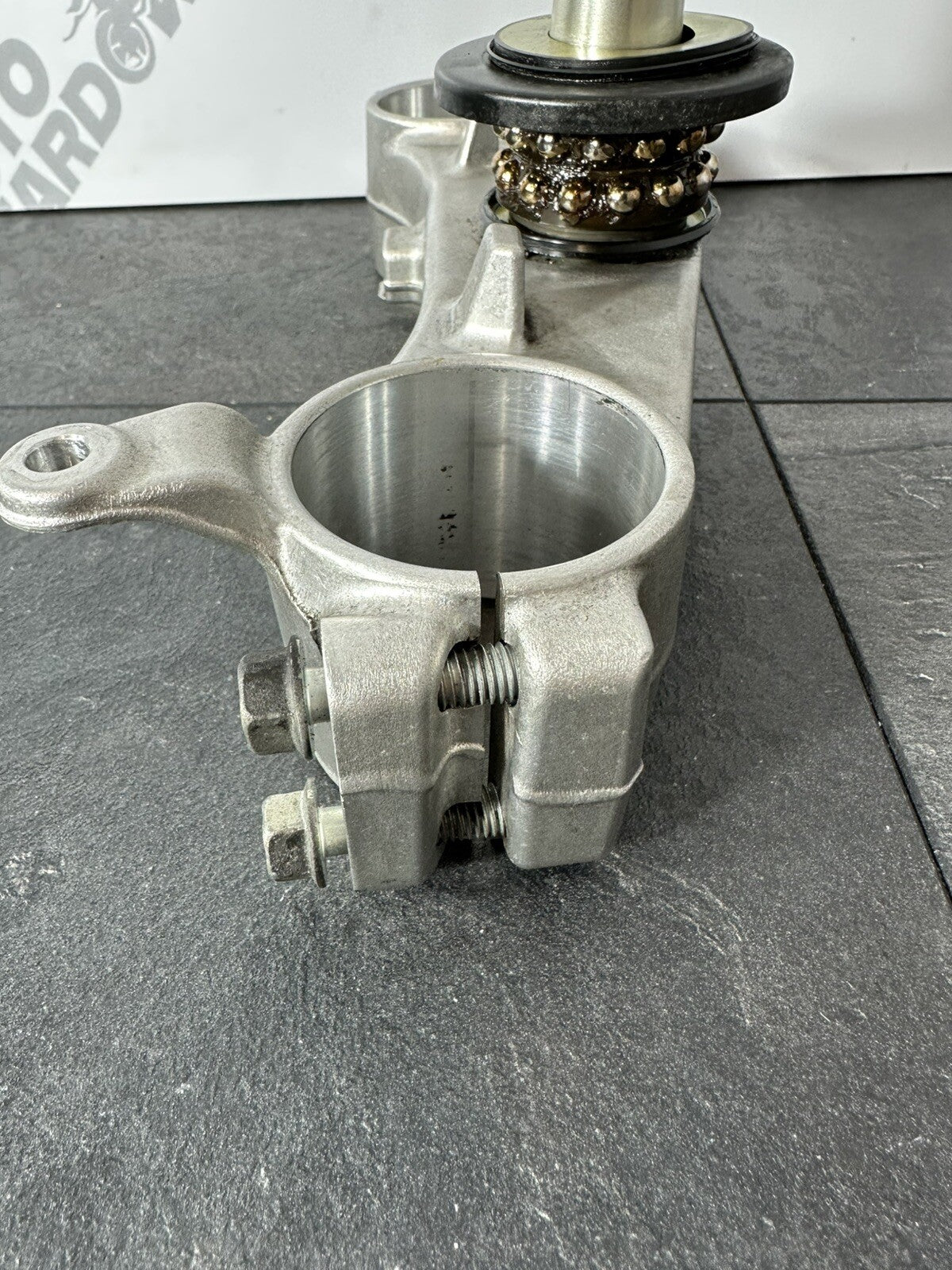 Suzuki GSXR 1300 2016 HAYABUSA Lower Yoke Steering Stem Bearings 18408 Miles OEM