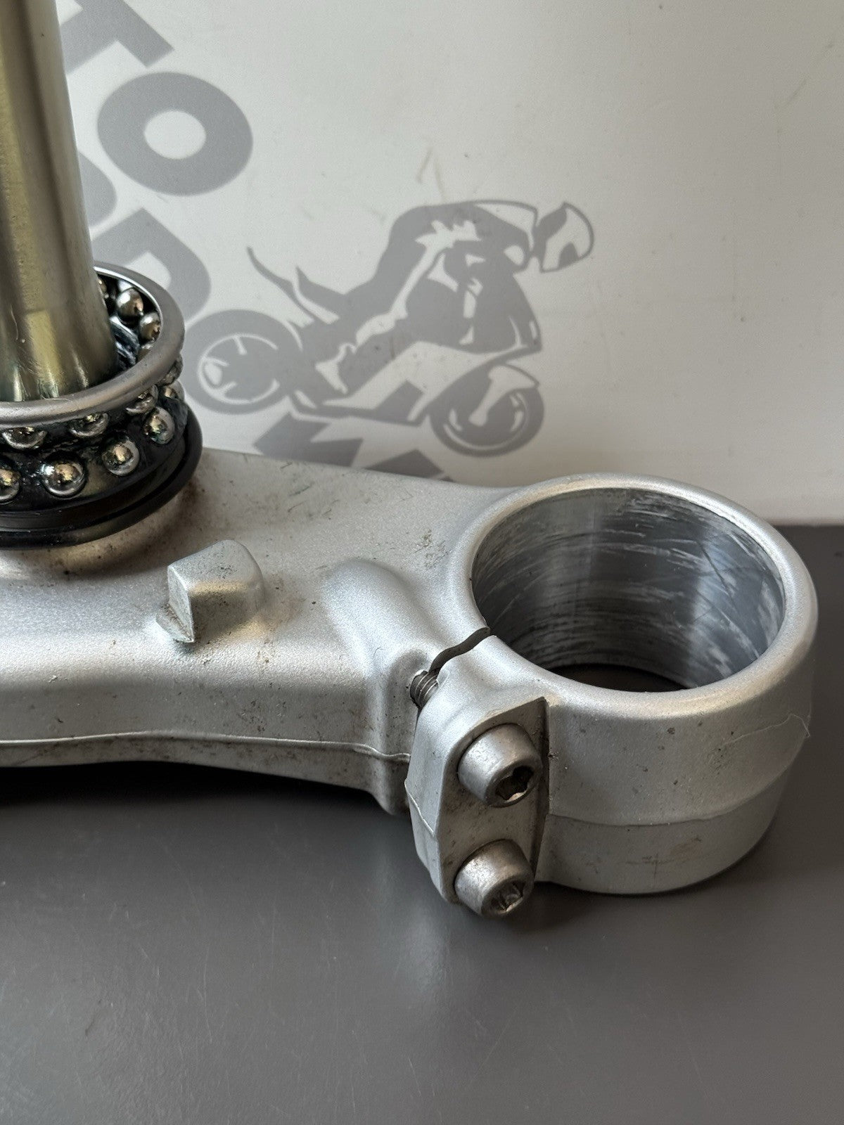 TRIUMPH STREET TRIPLE 675R Lower Yoke Bottom Clamp Lower Fork Clamp - T2044131