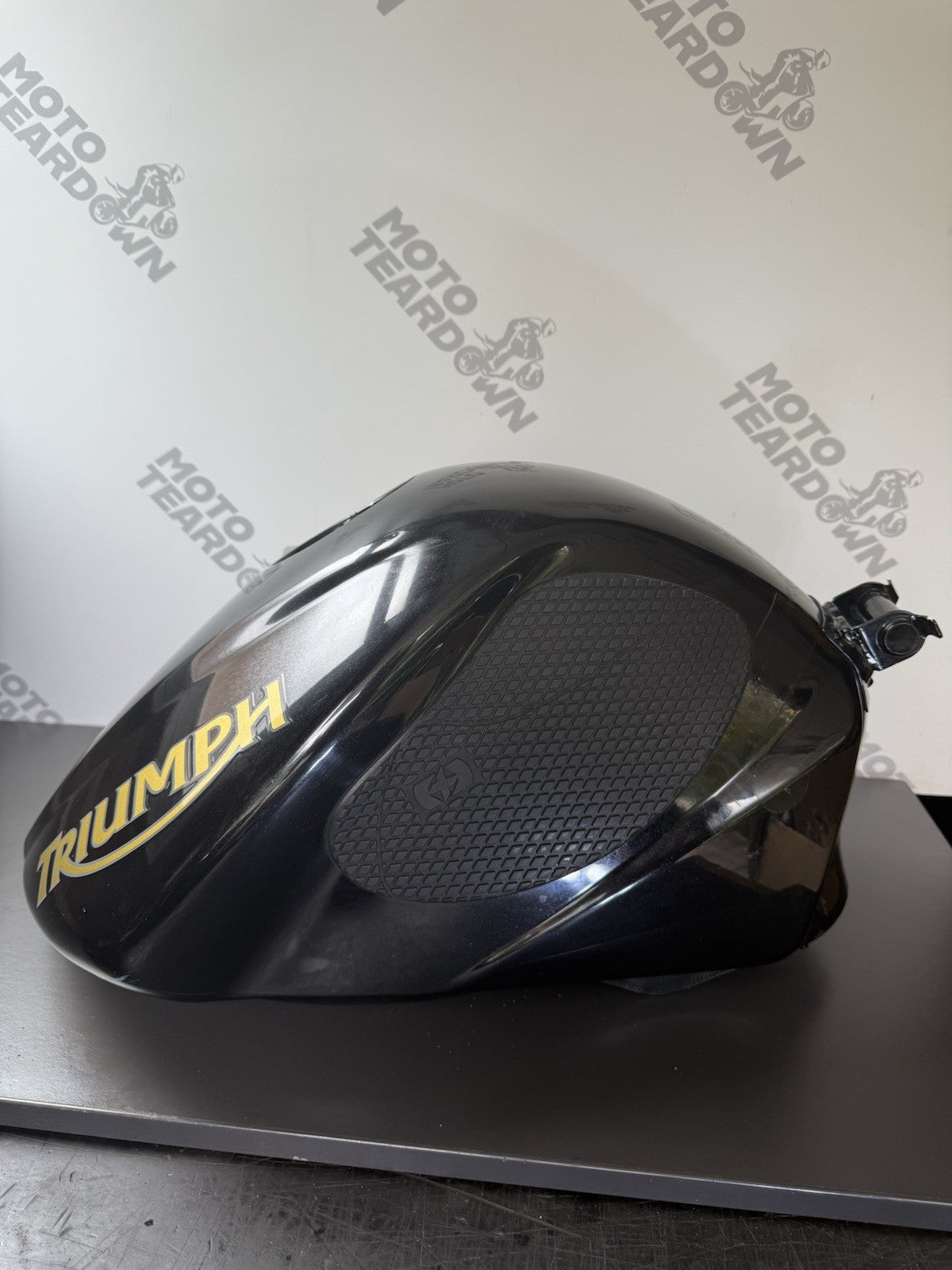 TRIUMPH STREET TRIPLE 675R PETROL TANK FUEL TANK YEAR 2010 675R SEE DESCRIPTION