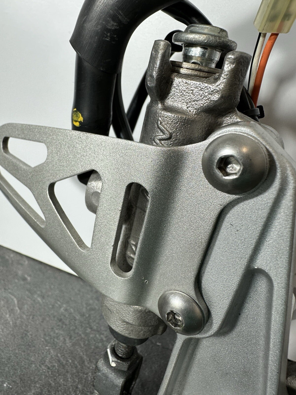 Suzuki GSXR 1000 2014 Right Footrest Rearset & Mount 22774 Miles 2009-2016 OEM