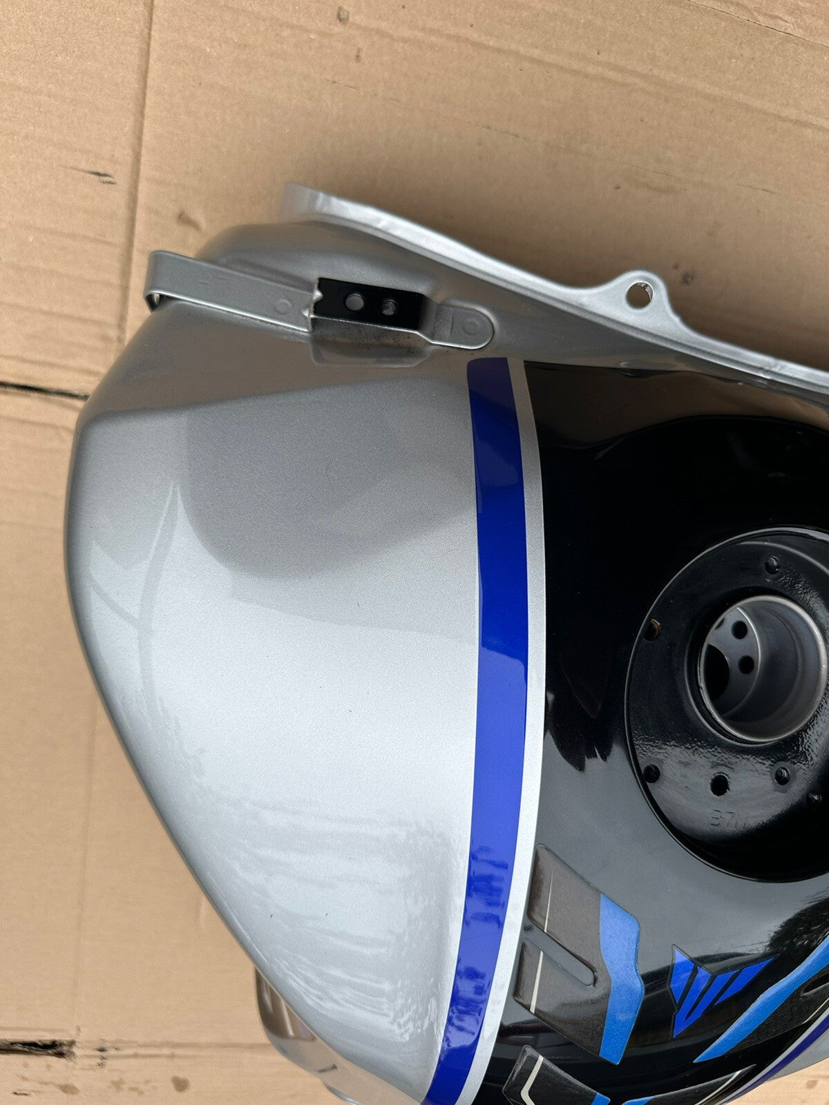 YAMAHA MT-09 SP MT09SP Fuel Tank Petrol Tank B7NY24100004 *DENTED* OEM 2021 -