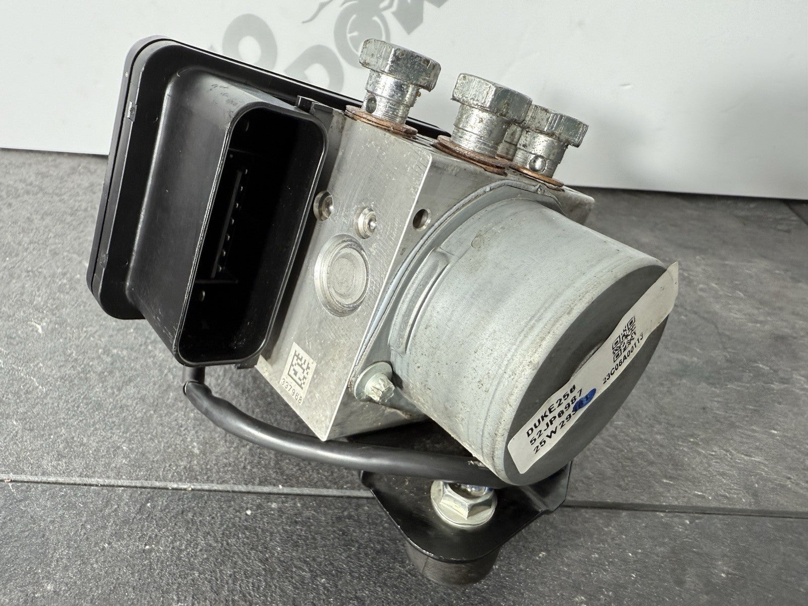 18878985-1cb5-4ab1-9c1b-524a7970e613