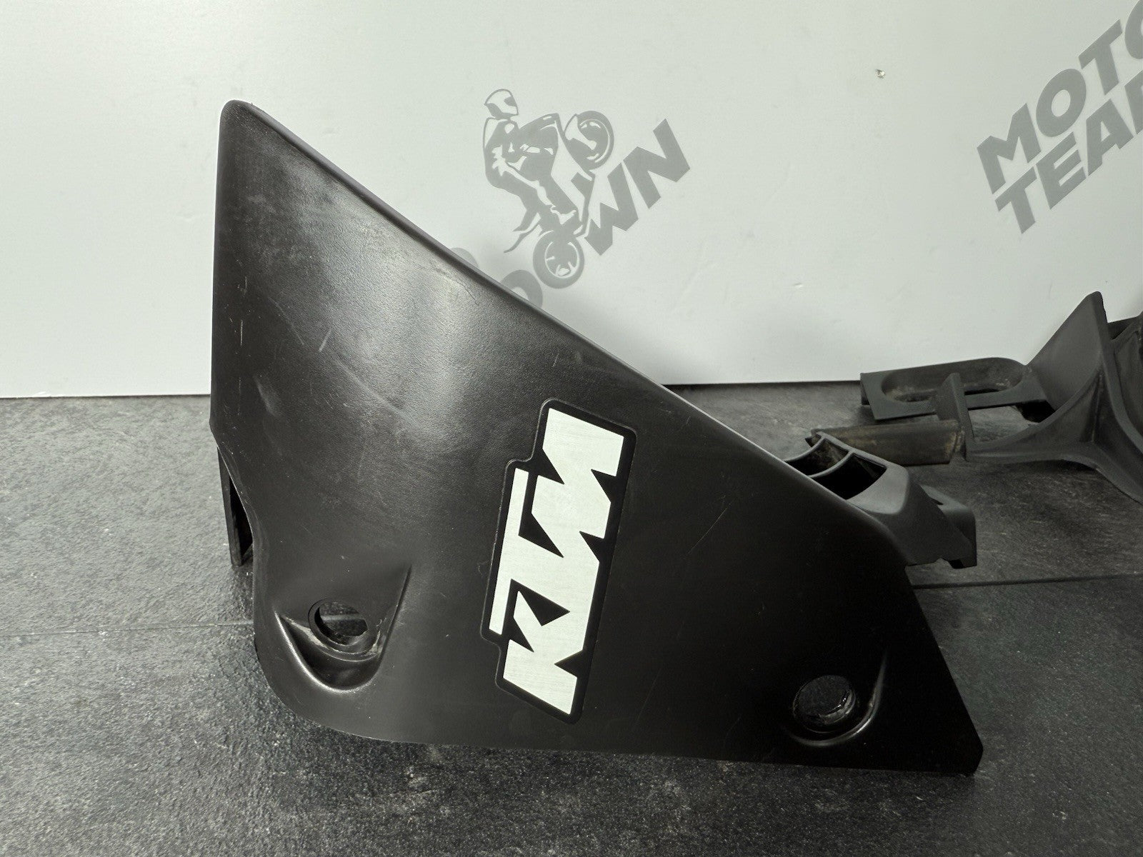 c6379e5a-8d34-414e-8300-12d377330d43