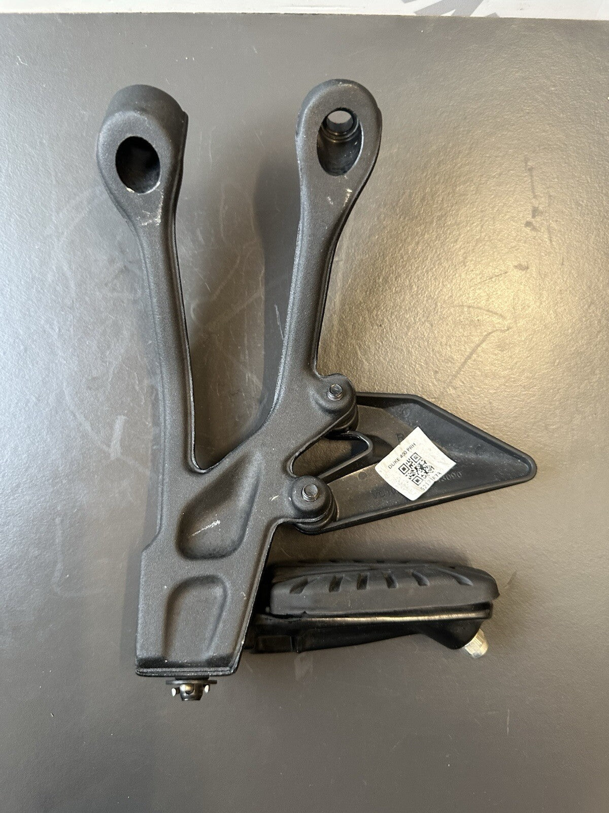 KTM 125 DUKE RIGHT PILLION FOOT REST RT Pillion Foot Rest Right Foot hanger OEM