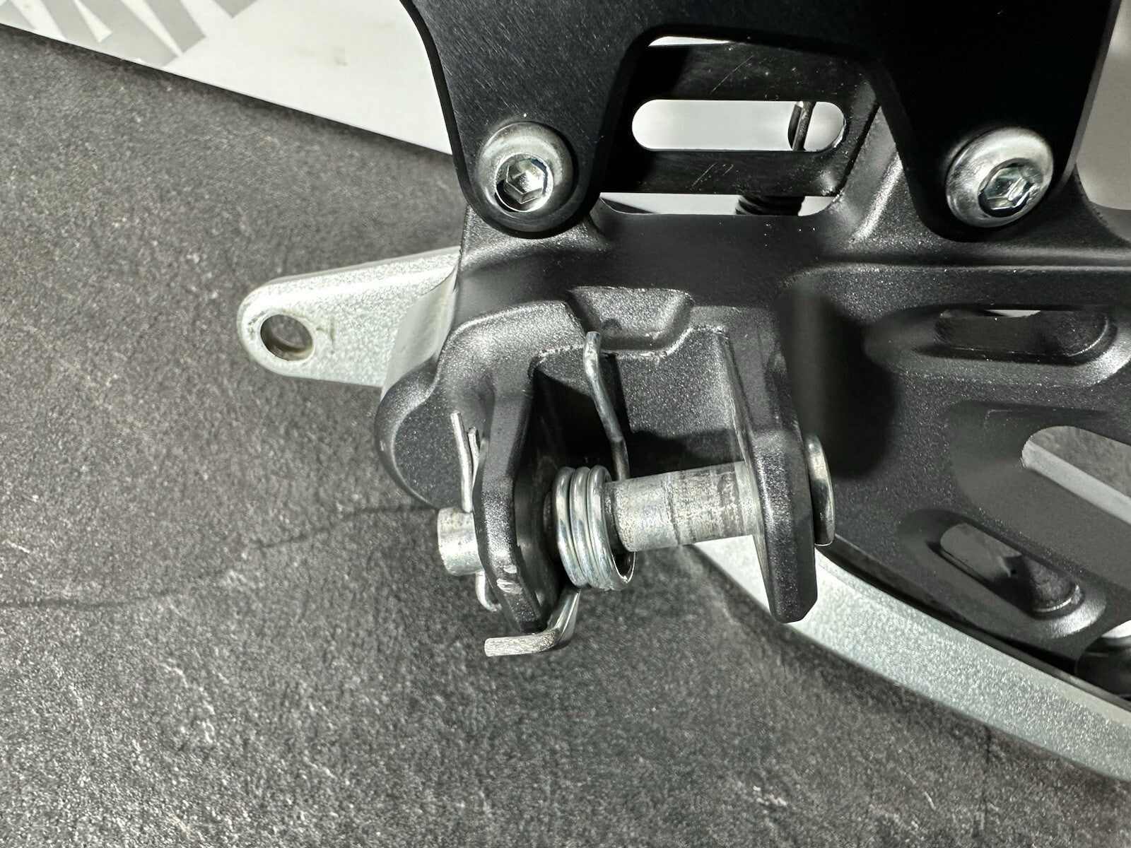 Yamaha R7 690 2024 Right Footrest Hanger Rearset Brake Lever 1784m 2022 2023