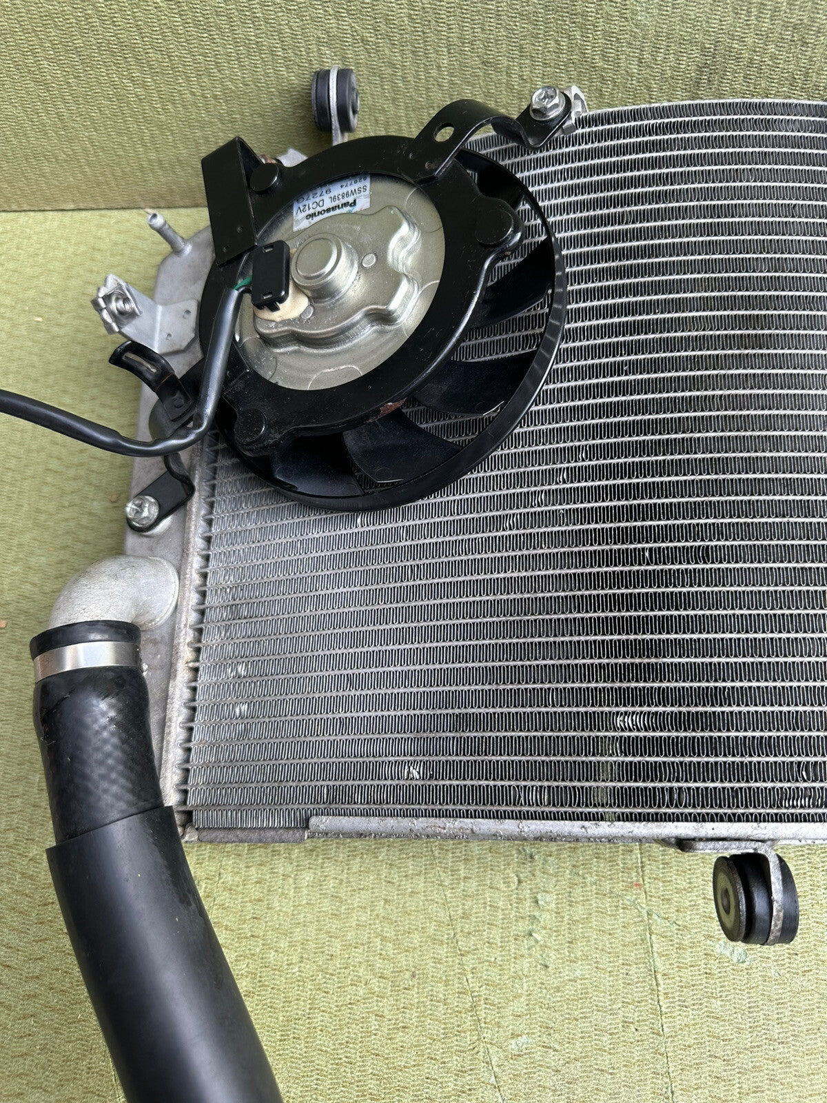 YAMAHA R1 14B RADIATOR AND FANS BIG BANG YZF 1000 2009-2014 Yamaha R1 Radiator