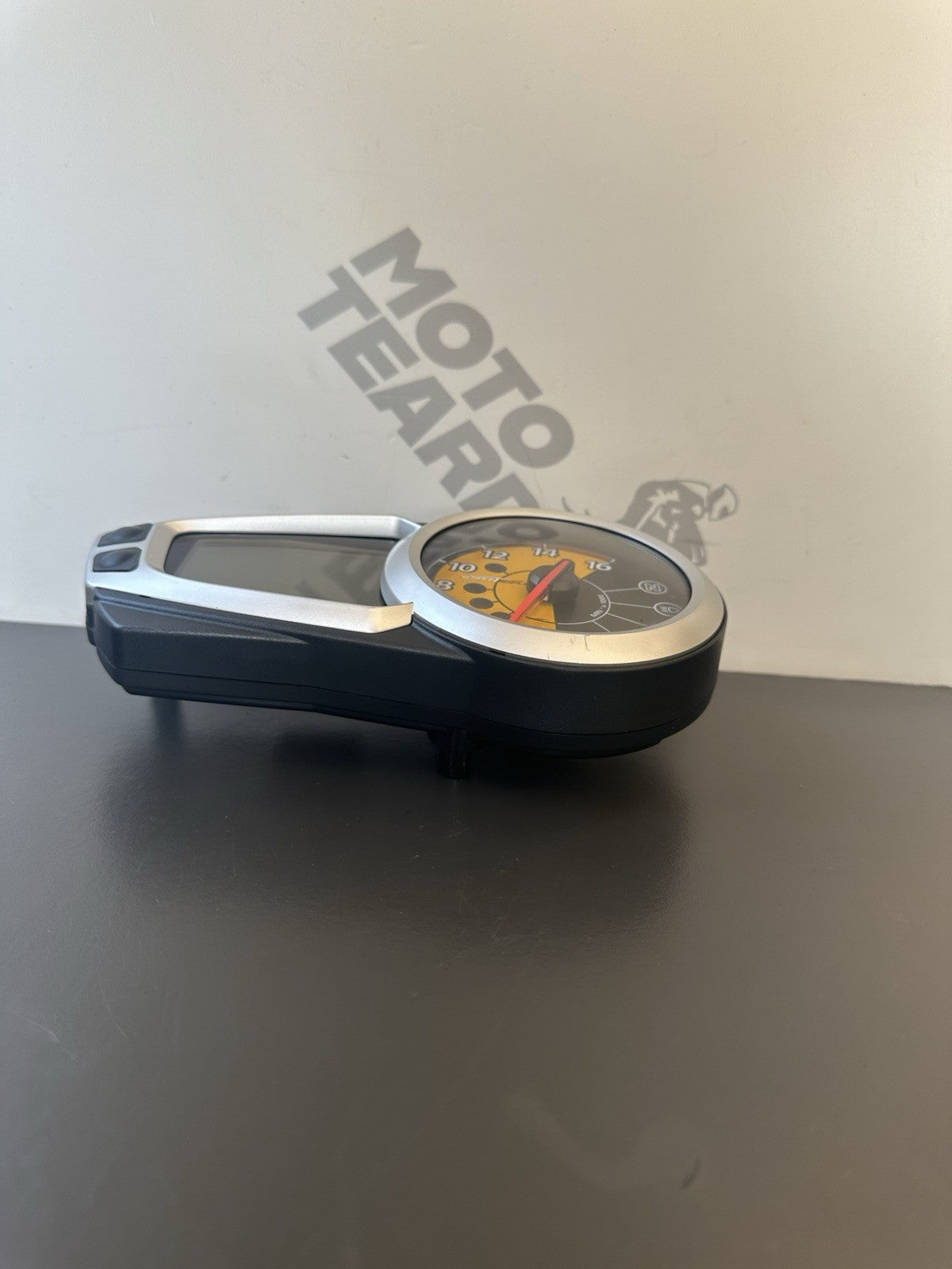 TRIUMPH STREET TRIPLE 675 Speedo Dash Instrument Cluster Clock 2007-2011 2503129
