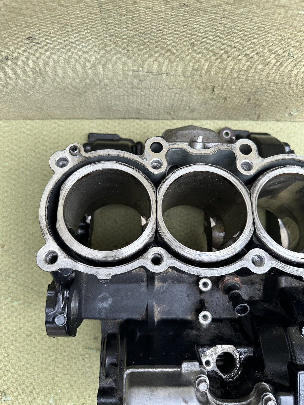 TRIUMPH 675 R DAYTONA GEAR BOX ASSEMBLY Top Engine Case 2011 675R Gear Assembly