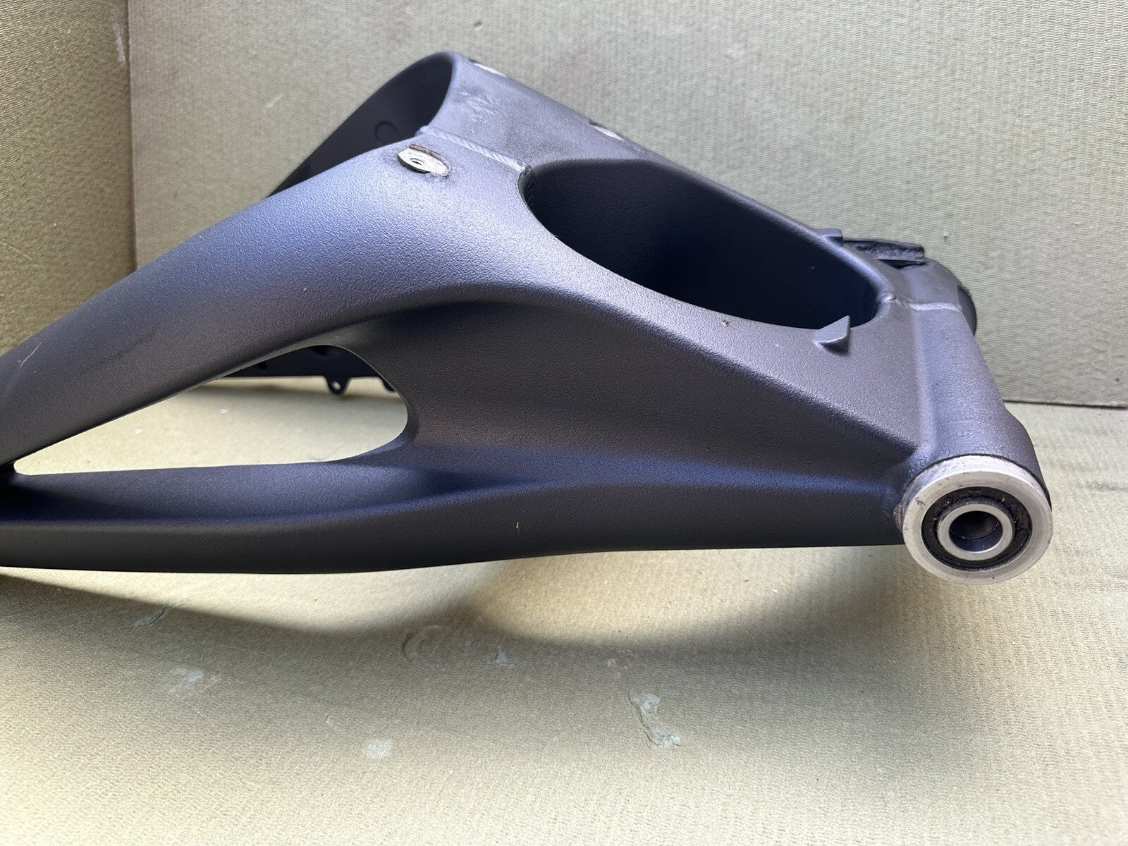 TRIUMPH Datona 675 R Swing Arm Swinging Arm READ DESCRIPTION OEM 2011 675 Swing