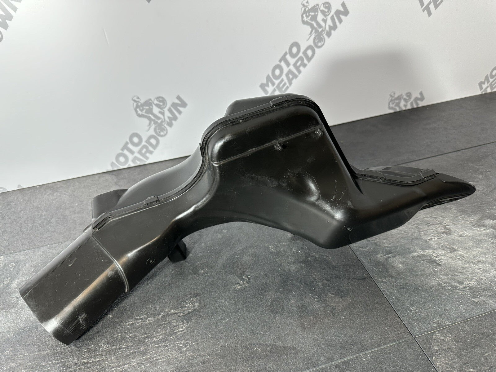Suzuki GSXR 1300 2016 HAYABUSA Right Air Intake Duct Tube 18408 Miles OEM