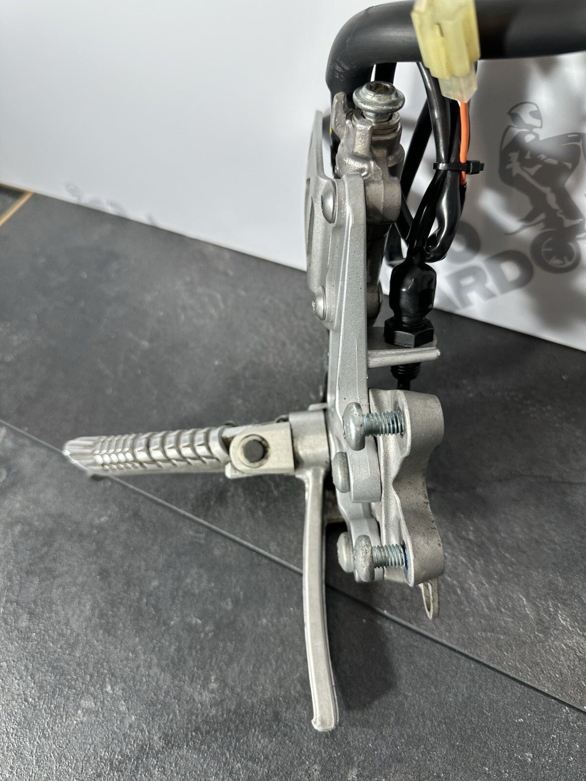 Suzuki GSXR 1000 2014 Right Footrest Rearset & Mount 22774 Miles 2009-2016 OEM