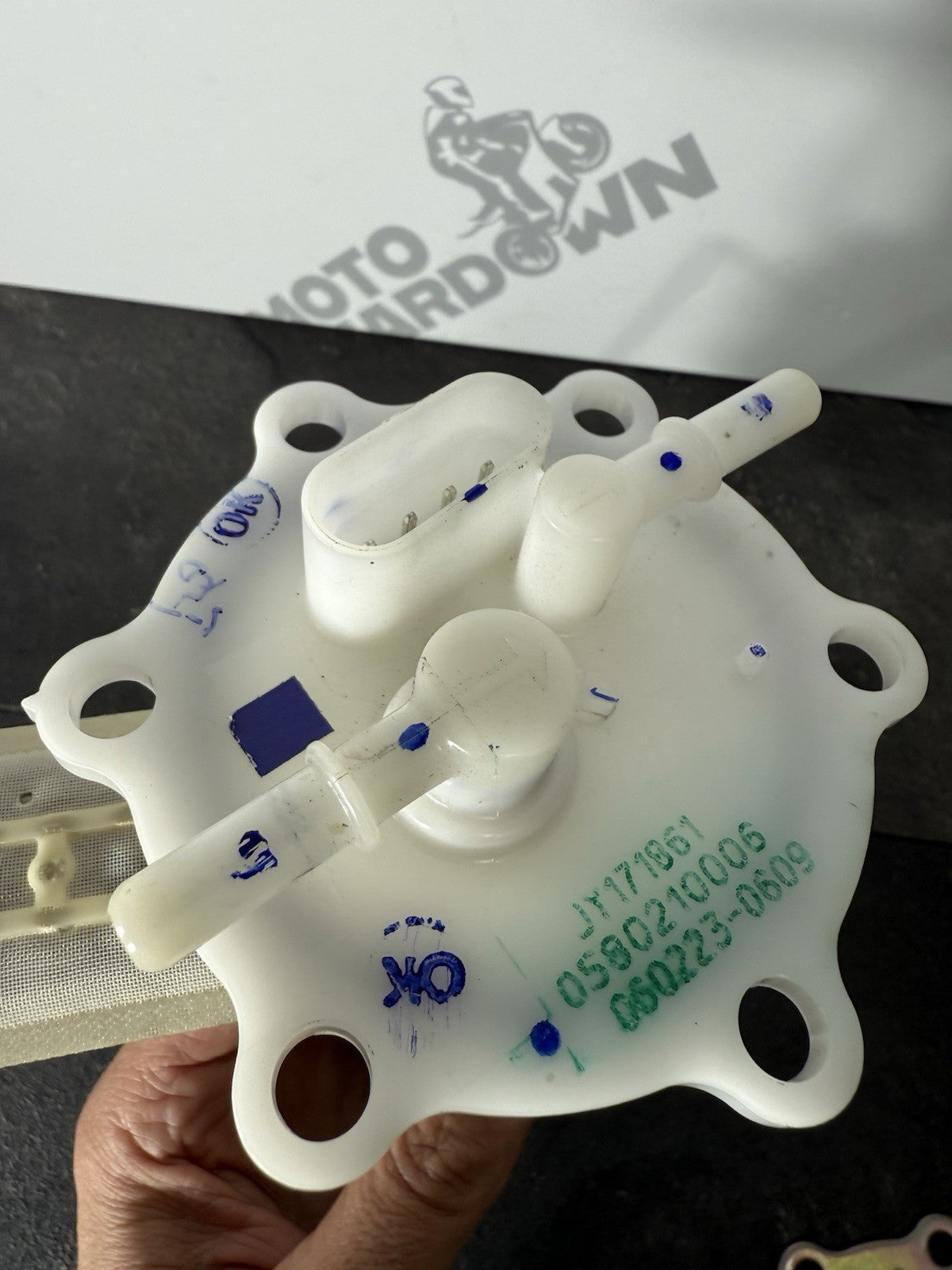 c3722922-397f-48ec-8120-03b965a78811