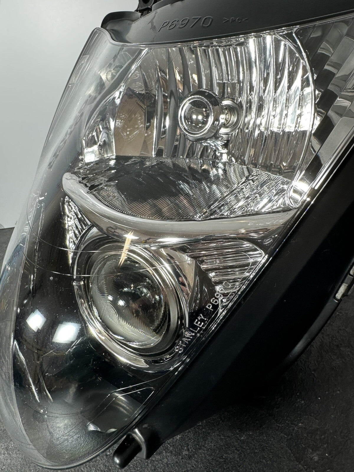 Suzuki GSXR 1300 2016 HAYABUSA Headlight Assembly Front Light 18408 Miles OEM
