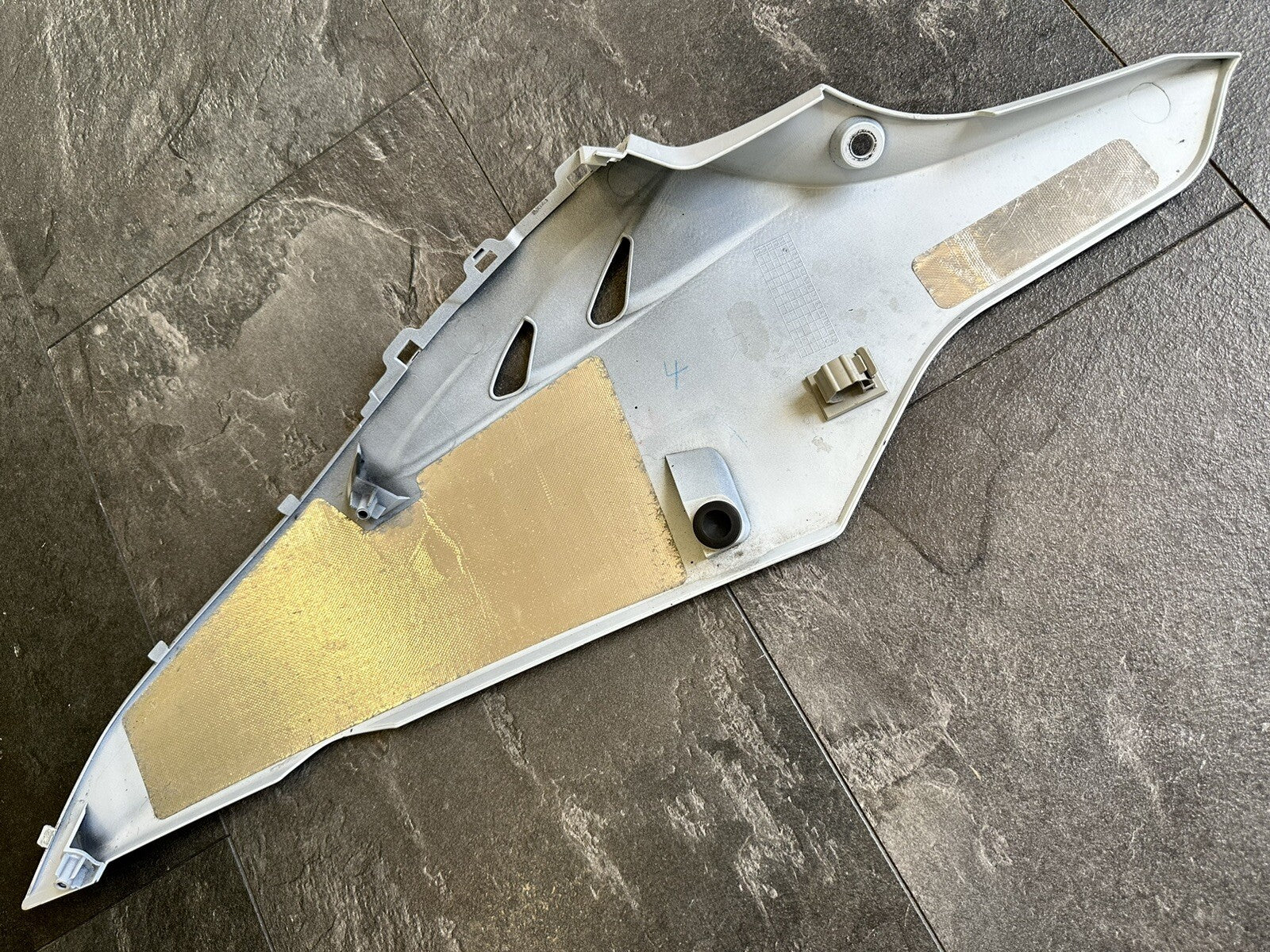 Suzuki GSXR 1000 2009 Right Belly Pan Lower Fairing Cowl 2009-2016 9715 Miles