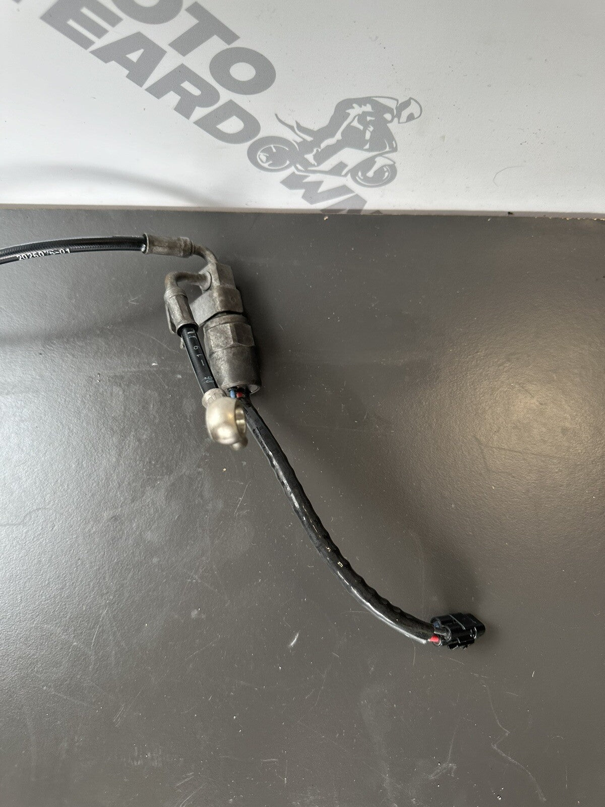 Triumph Speed Triple RS 1050 rear ABS valve and pipework T2026075 OEM 14,558 Mil