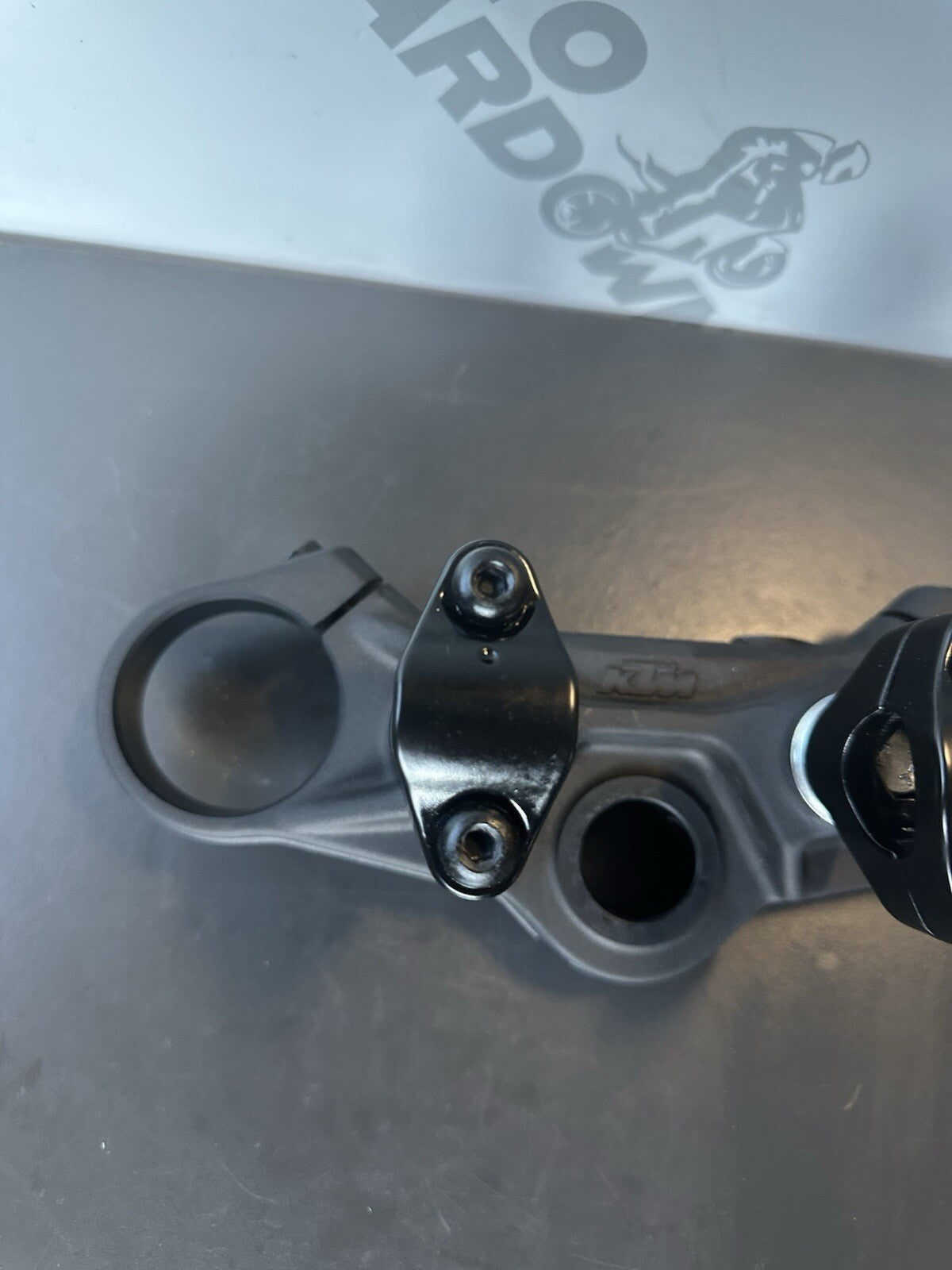KTM 125 Duke top yoke Top Clamp Upper Yoke Upper Clamp 2024- Only 51 Miles OEM