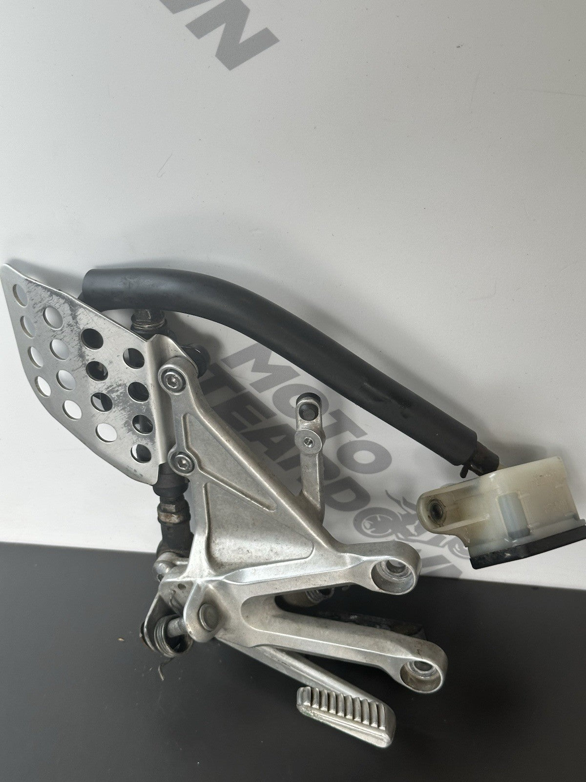 HONDA CBR1000RR FIREBLADE Right Front Footrest Hanger 2004-2005 SPARES/REPAIRS