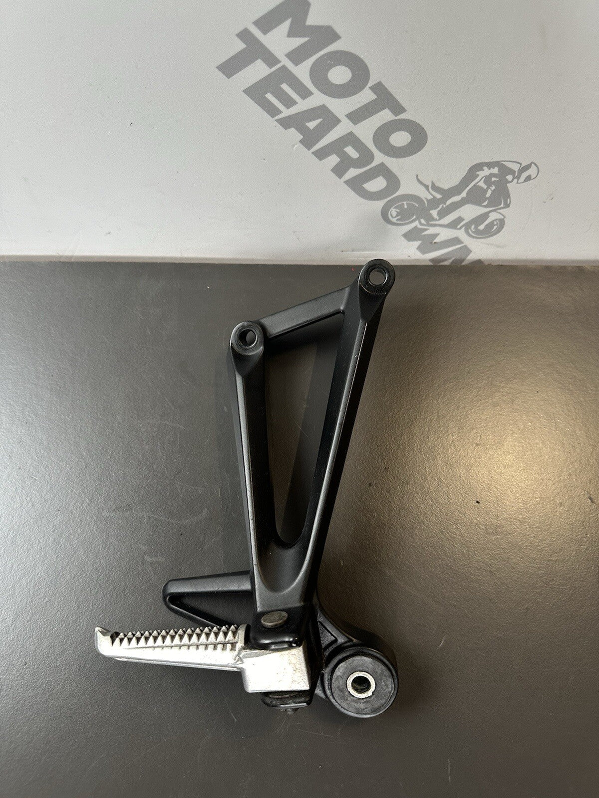 YAMAHA MT-03 Right Rear Foot Hanger YAMAHA MT03 Right Pillion Hanger RT Foot OEM
