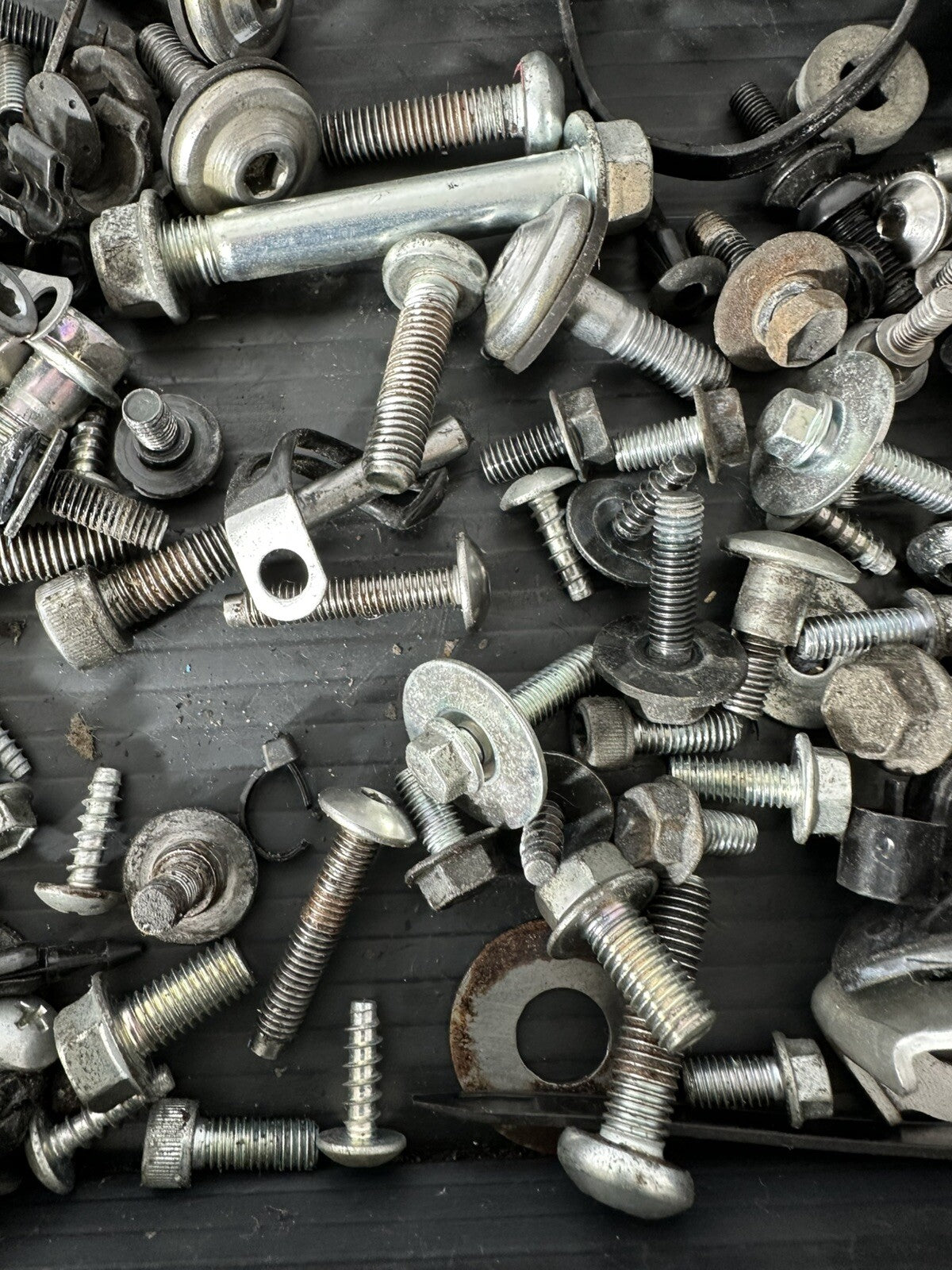 Suzuki GSXR 1300 2016 HAYABUSA Nuts Bolts Fixings Brackets Job Lot 18408 Miles