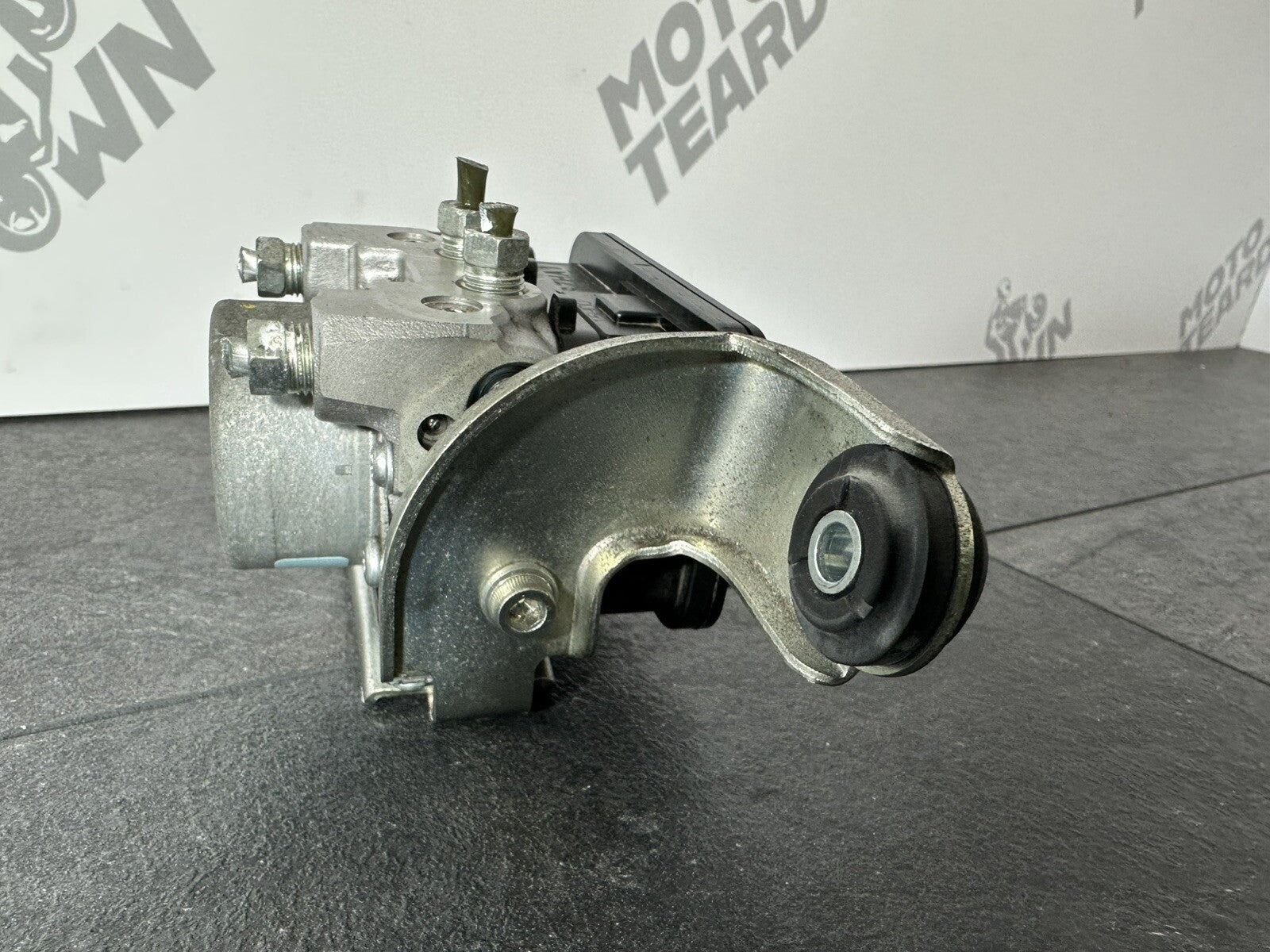 Suzuki GSXR 1300 2016 HAYABUSA ABS Brake Pump Actuator 18408 Miles OEM