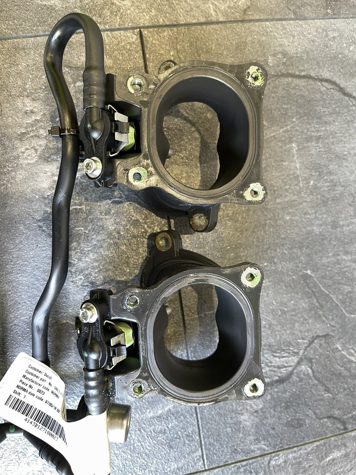 Ducati Panigale V4S V4 2018-2021 Bottom Injectors Air Funnel Only 2986 Miles OEM