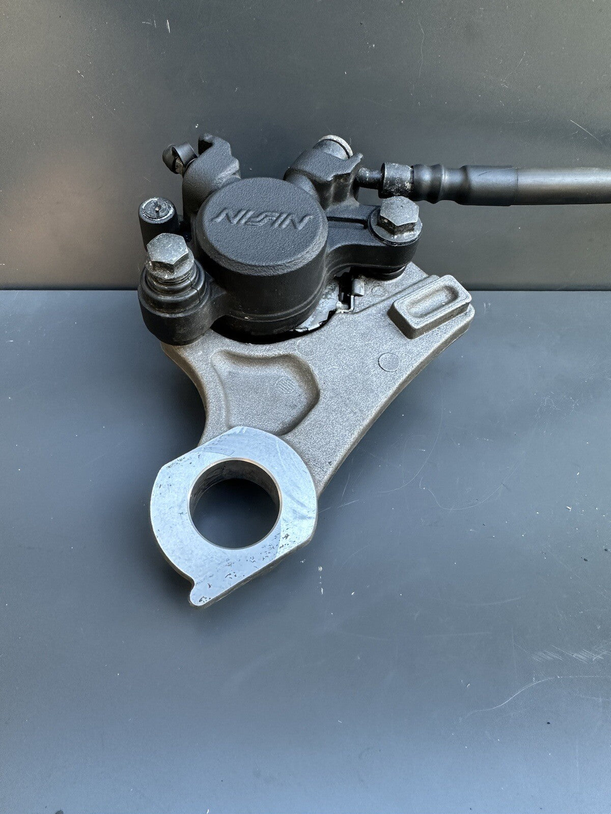 YAMAHA YZF R1 REAR BRAKE CALLIPER CALIPER WITH HANGER BRACKET 09-14 OEM R1 Brake