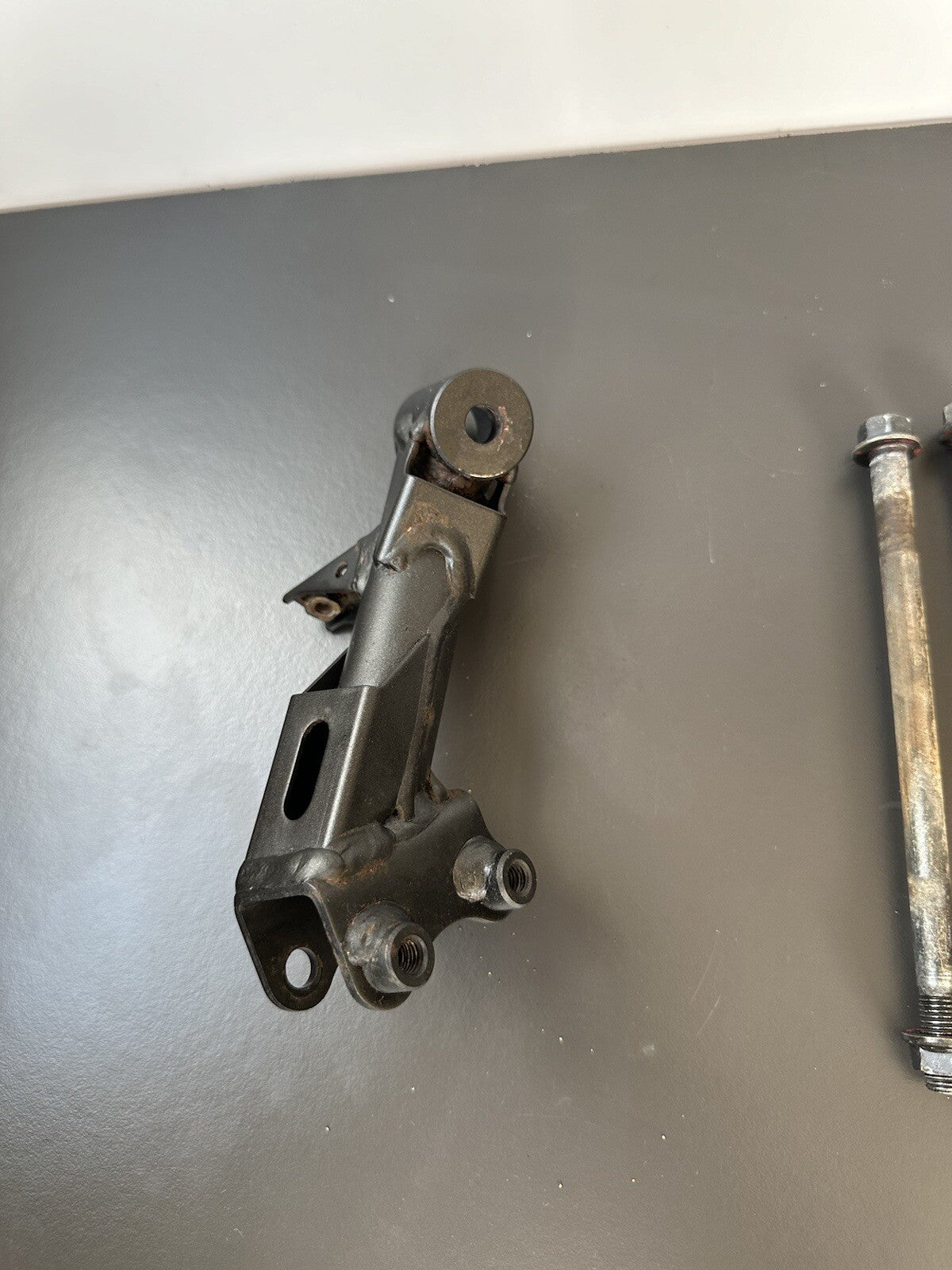 Kawasaki ZR900 Z900 ABS Left and right Side Engine Mount Bracket + Engine Bolts