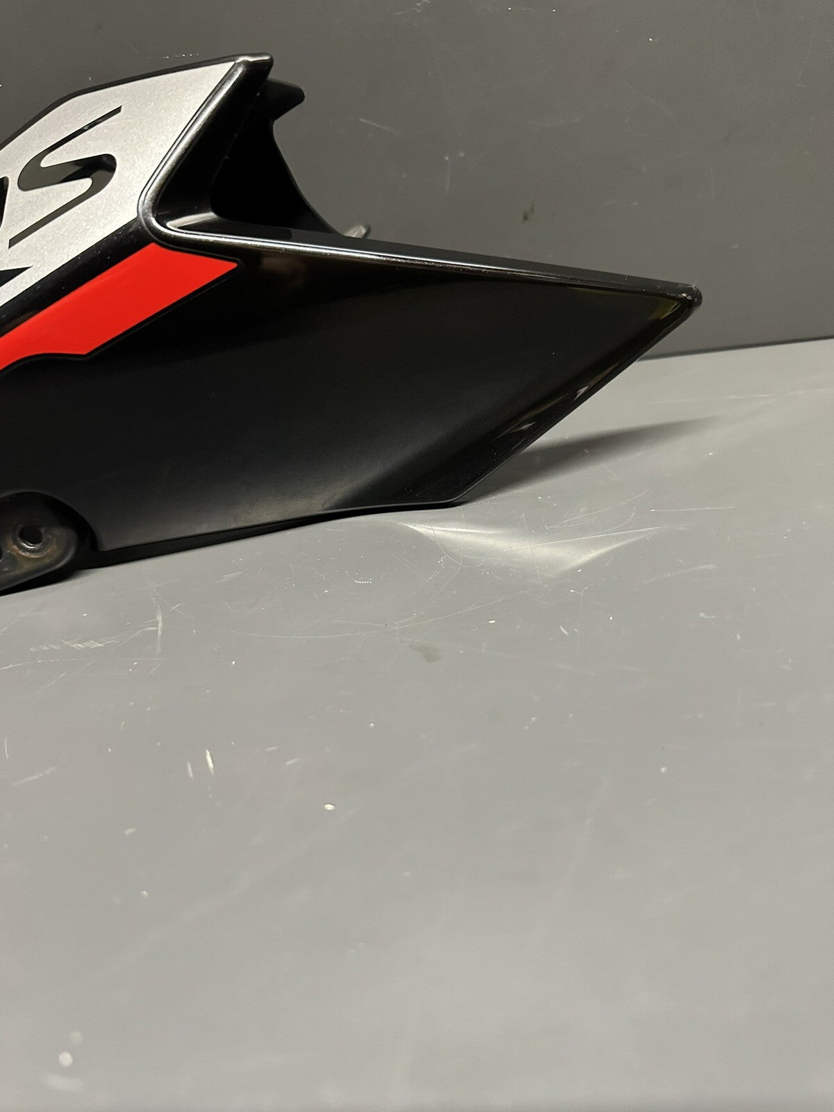 Triumph Street Triple 765 RS front Left upper side trim panel OEM 2017 -T2309049