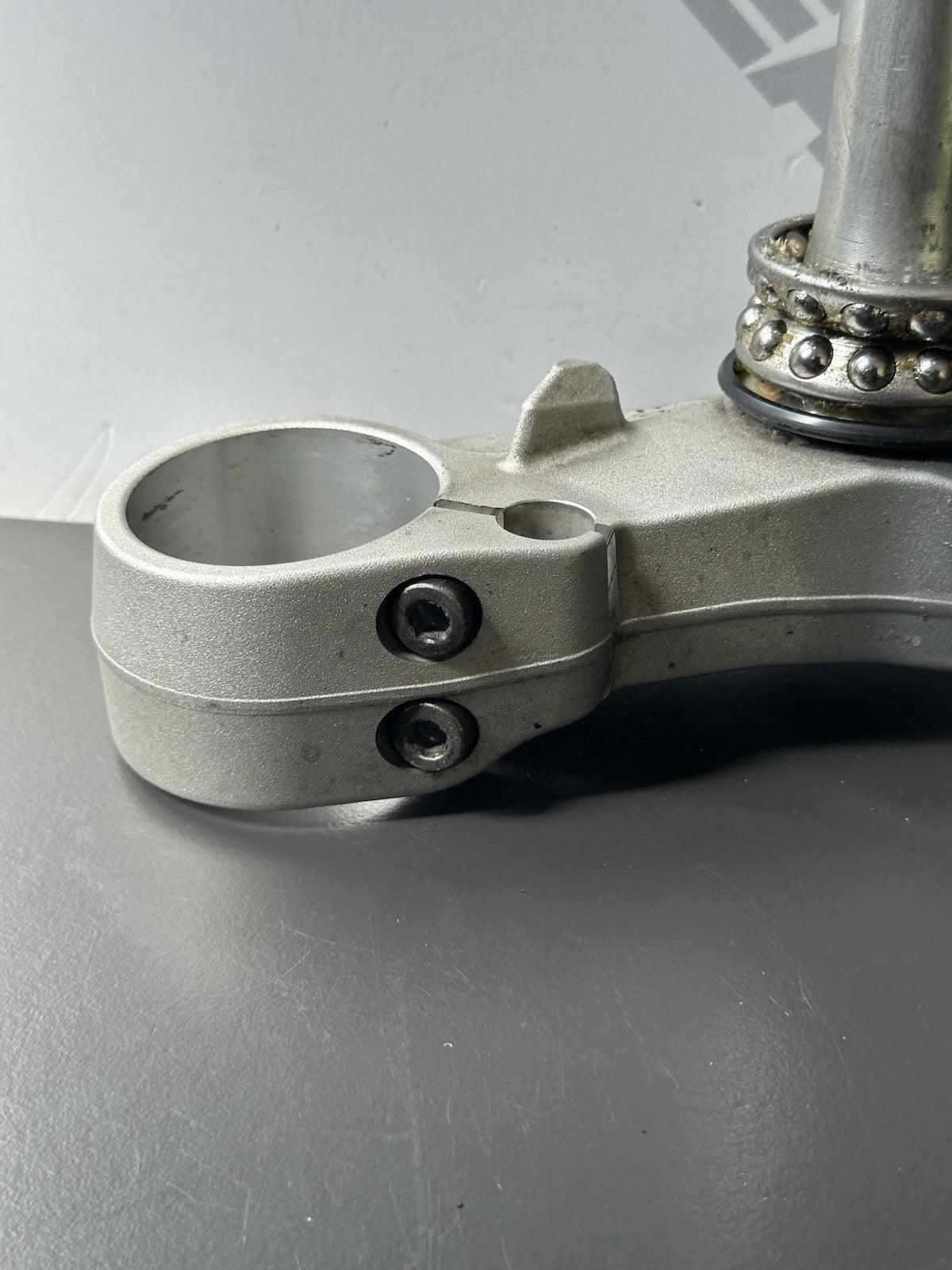 TRIUMPH STREET TRIPLE 675R Lower Yoke Bottom Clamp Lower Fork Clamp - T2044131