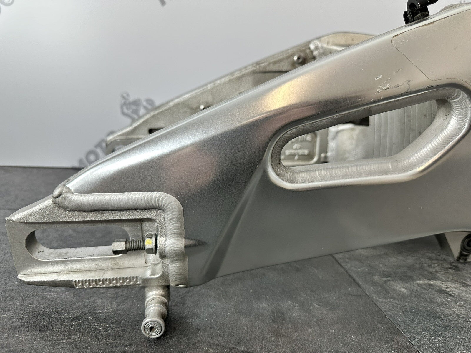 Aprilia Tuono V4 1100 Factory 2020 Swingarm Swinging Arm 6889 Miles OEM 2019