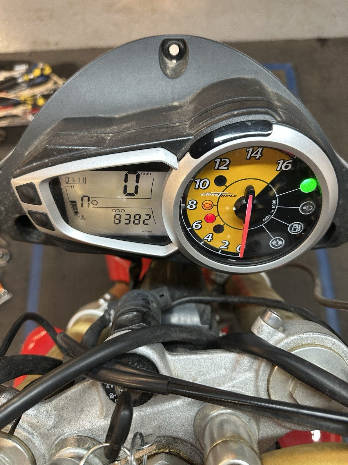 TRIUMPH STREET TRIPLE 675 Speedo Dash Instrument Cluster Clock 2007-2011 2503129