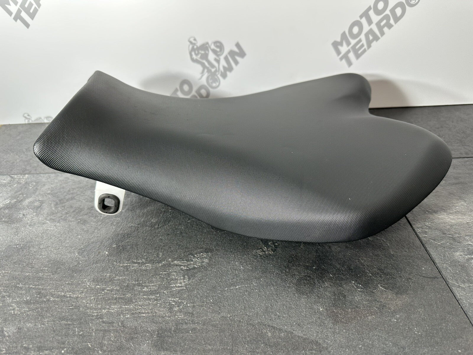 Suzuki GSXR 1000 2014 Riders Seat Front Seat Saddle 22774 Miles 2009-2016 OEM