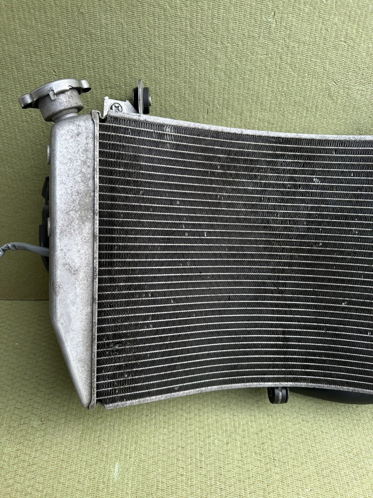 YAMAHA R1 14B RADIATOR AND FANS BIG BANG YZF 1000 2009-2014 Yamaha R1 Radiator