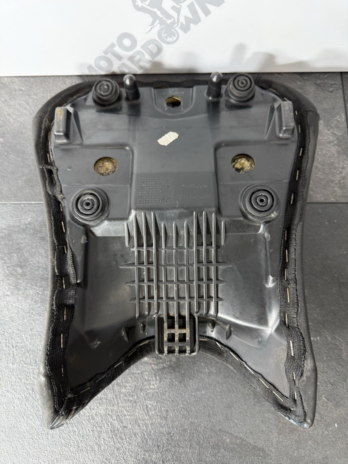 Yamaha YZF R125 R 125 2014 Seat Riders Seat *DAMAGED* 26983 Miles 2008-2018 OEM