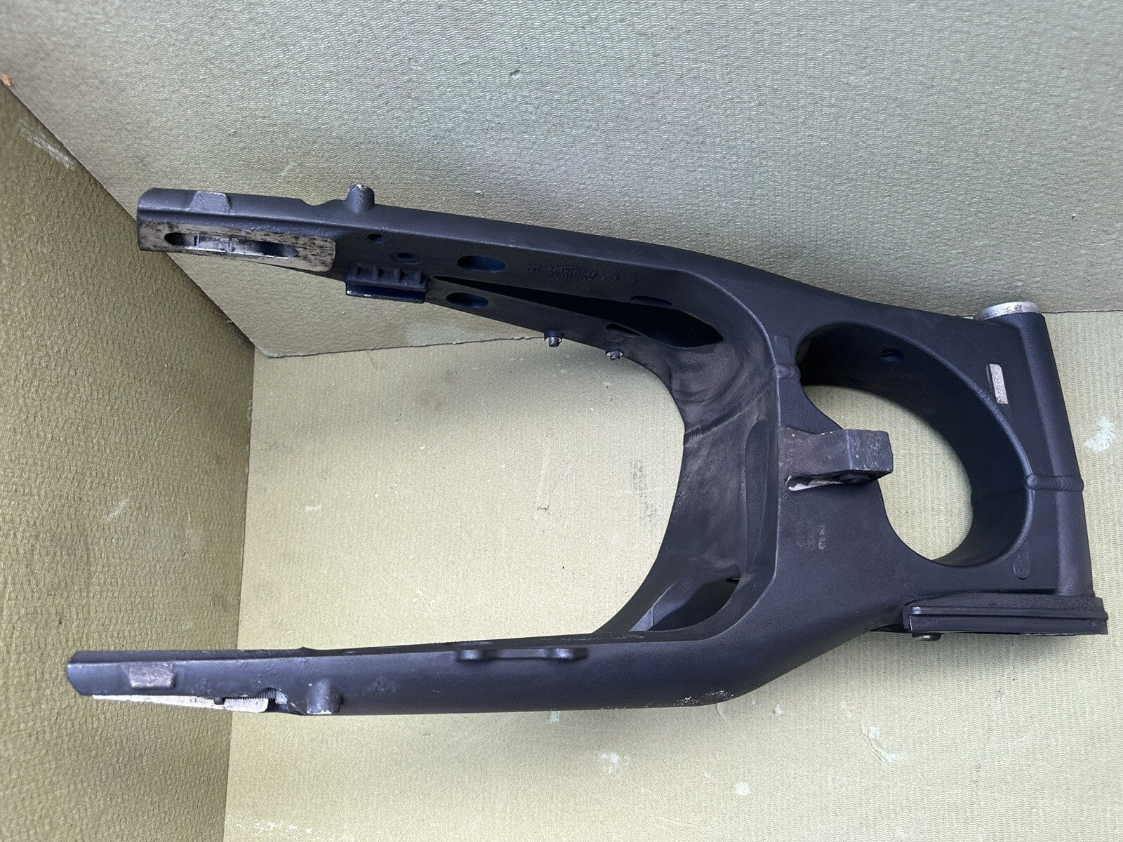 TRIUMPH Datona 675 R Swing Arm Swinging Arm READ DESCRIPTION OEM 2011 675 Swing