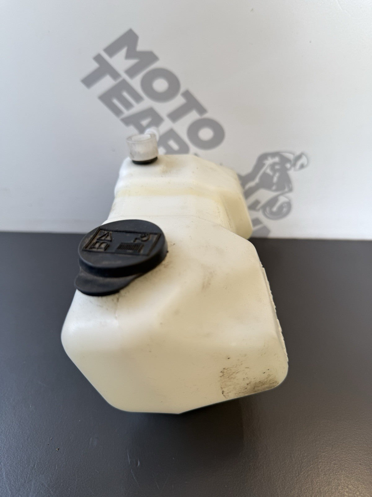 TRIUMPH STREET TRIPLE 675R COOLANT BOTTLE Radiator Coolant Bottle T2102200 2010