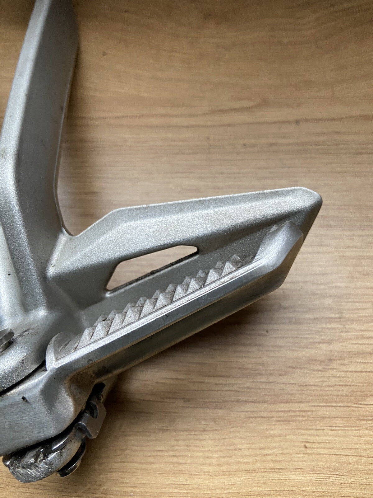 TRIUMPH STREET TRIPLE 765RS R S Left Pillion Footrest Hanger T2081987 2017-2019