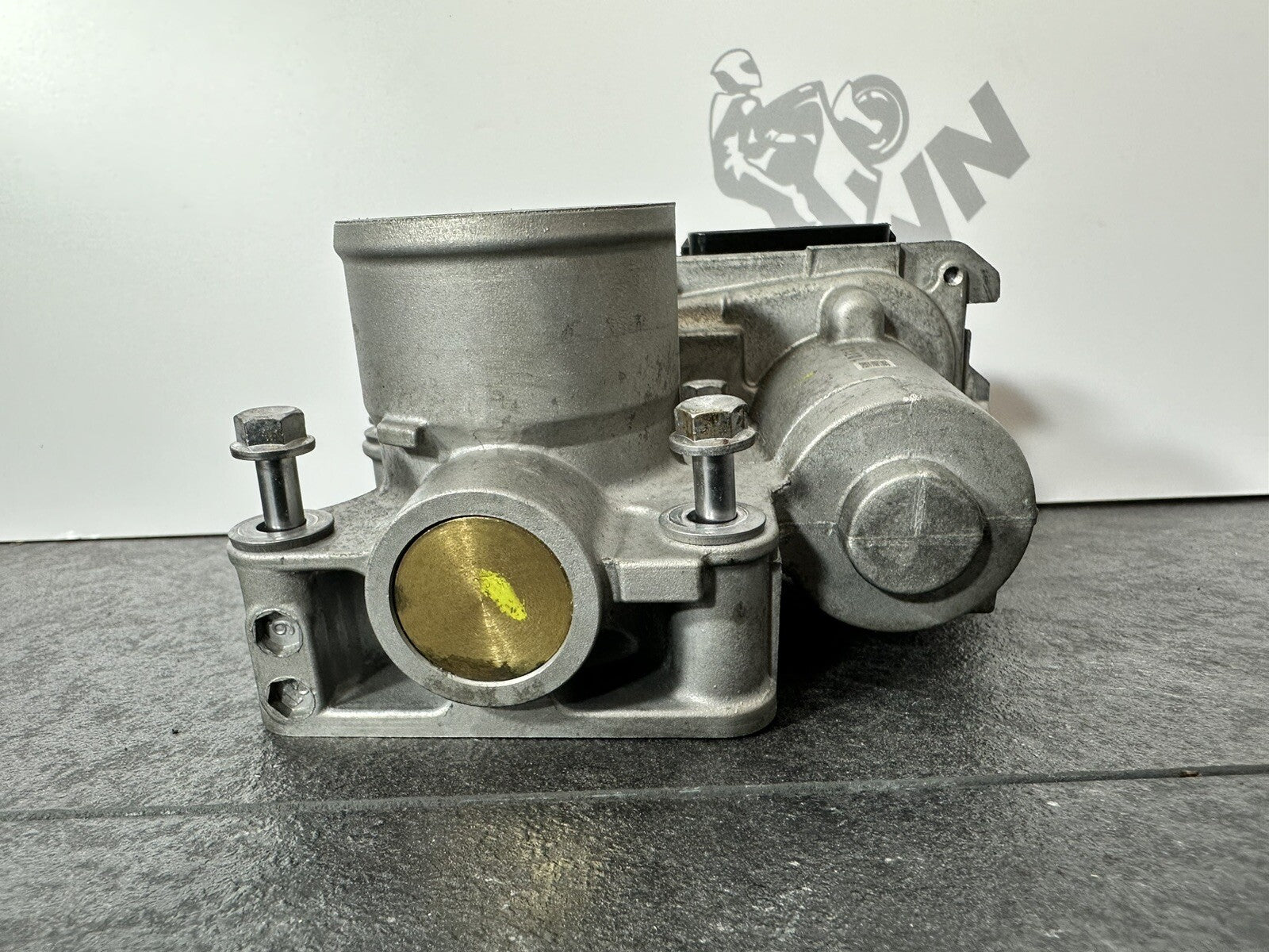 Triumph Trident 660 2022 Throttle Body KEIHIN 2962 Miles 2021-2024 OEM