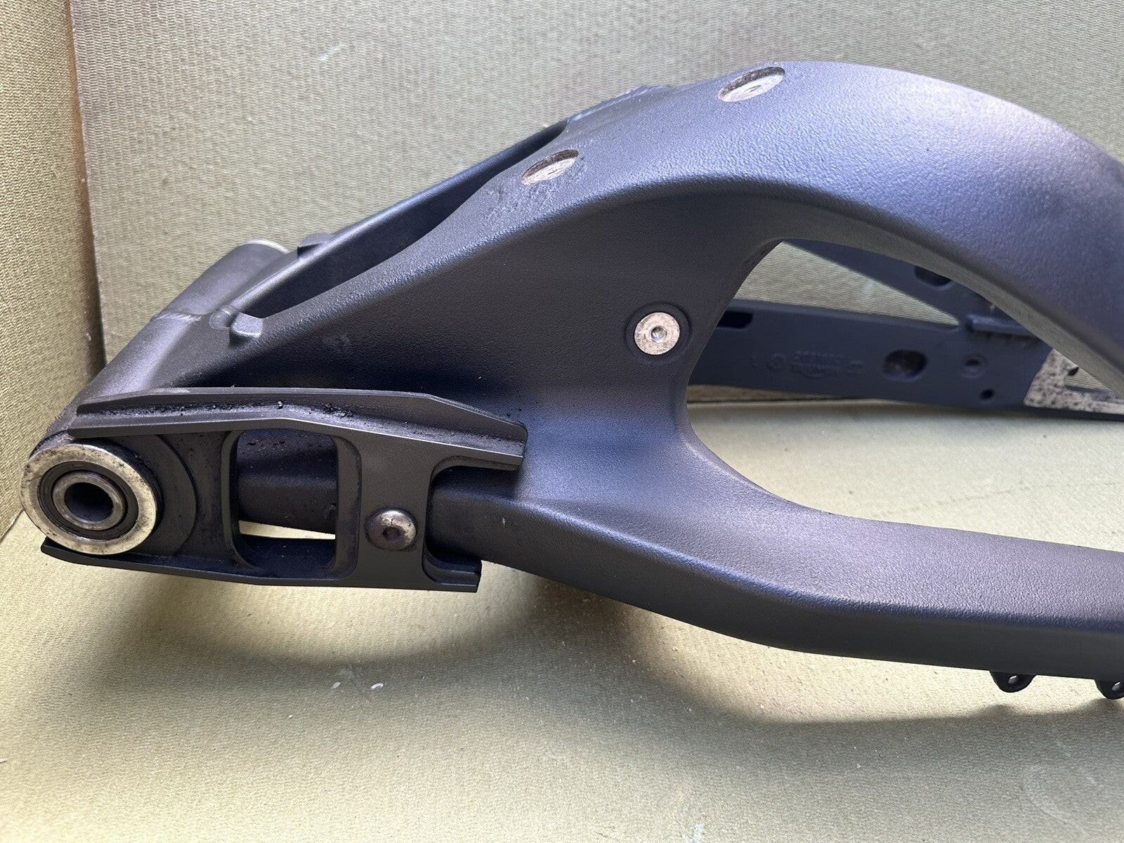 TRIUMPH Datona 675 R Swing Arm Swinging Arm READ DESCRIPTION OEM 2011 675 Swing