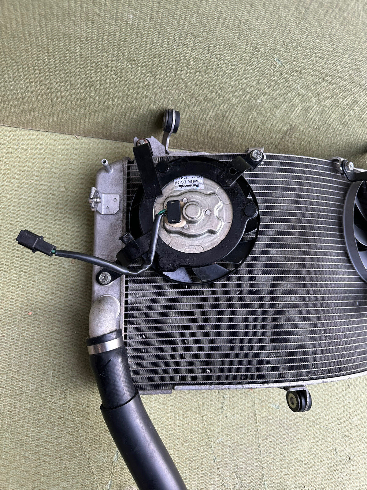 YAMAHA R1 14B RADIATOR AND FANS BIG BANG YZF 1000 2009-2014 Yamaha R1 Radiator