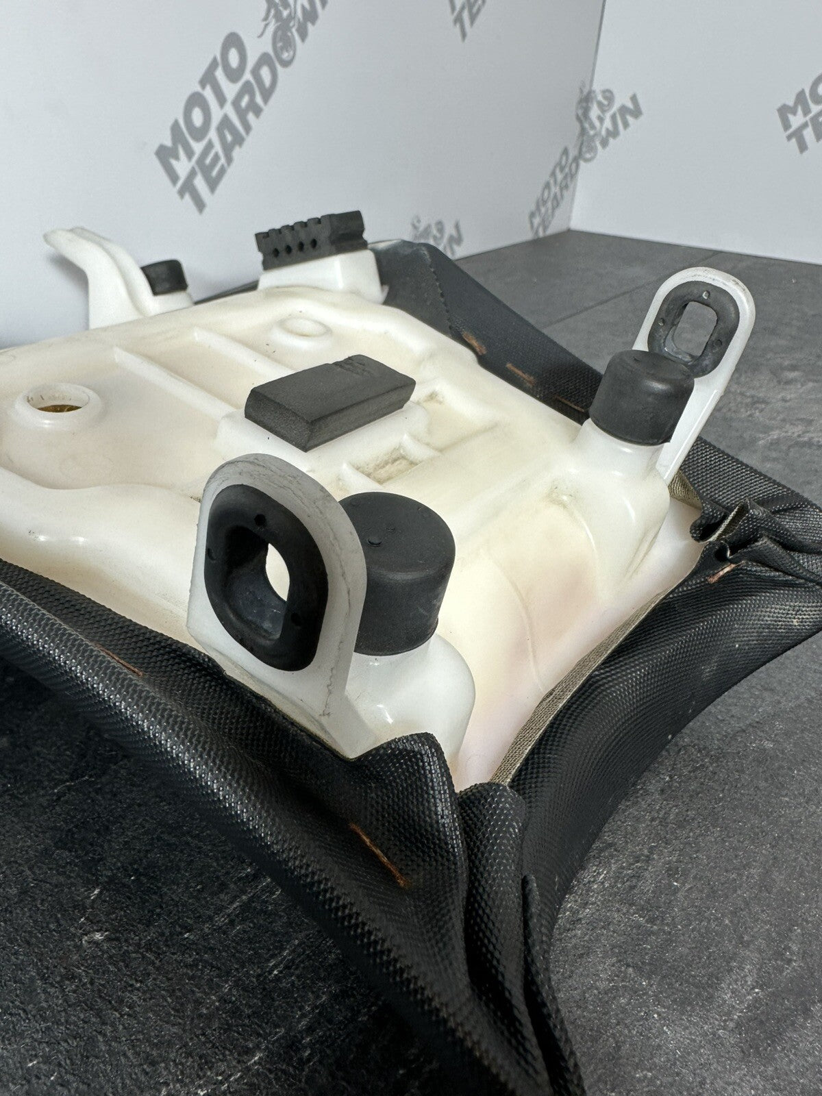 Suzuki GSXR 1000 2014 Riders Seat Front Seat Saddle 22774 Miles 2009-2016 OEM