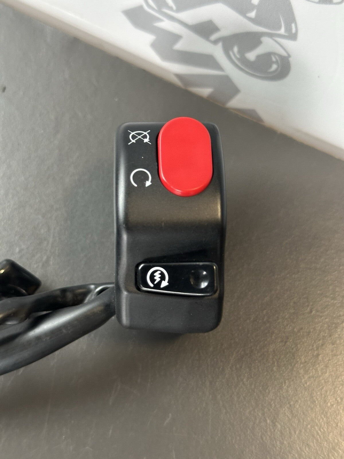TRIUMPH STREET TRIPLE 675R 675 R/H Right Switchgear T2049255 Right Switch 2011